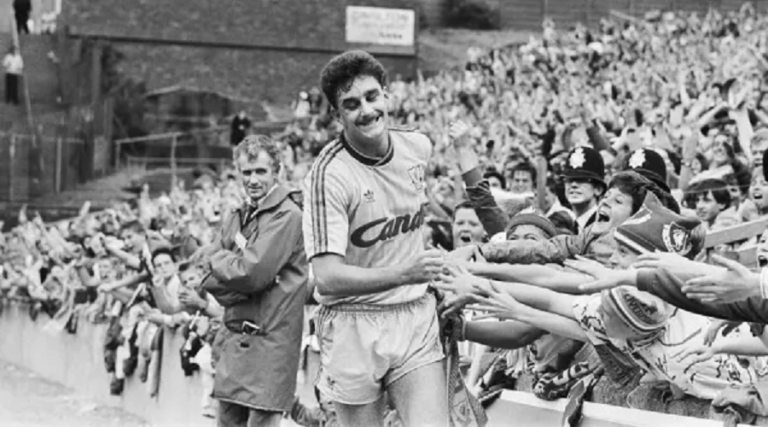 27/8/1988: Διπλό στο Λονδίνο με χατ-τρικ John Aldridge