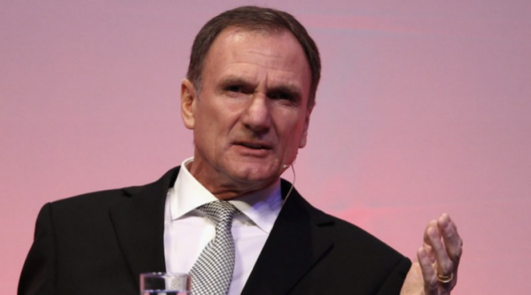 Phil Thompson: «Κάνω μια πρόβλεψη από τώρα»