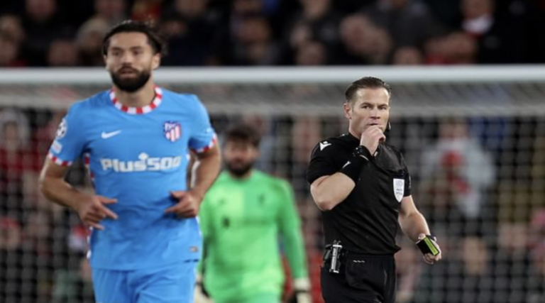 Ο Danny Makkelie στο Liverpool – Bayer Leverkusen