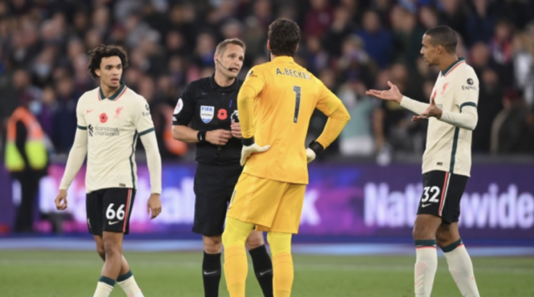 Ο Craig Pawson στο Aston Villa – Liverpool