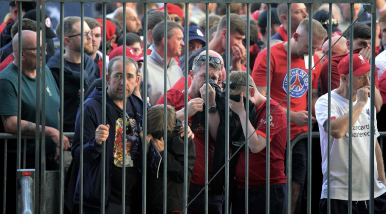 Πηγαίνουν την UEFA στα δικαστήρια περισσότεροι από 800 Red Fans