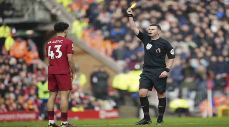Michael Oliver με Brentford, στο VAR ο Coote