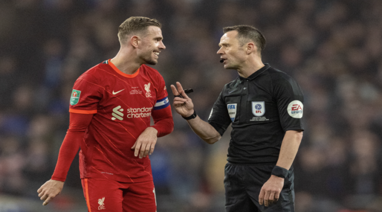 Ο Stuart Attwell στο Liverpool – Sheffield United