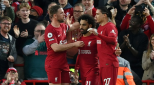 Οι Mo Salah και Jordan Henderson είναι δύο από τους παίκτες της Liverpool πού αναμένονται σήμερα στο AXA Training Center.