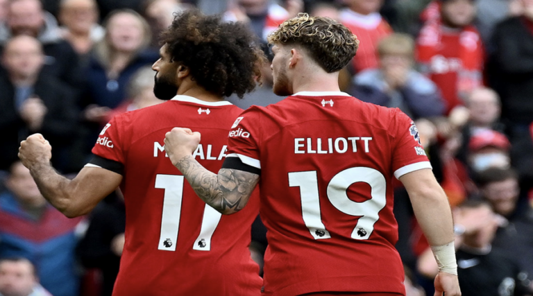 Ο Elliott εξηγεί πώς ο Salah βοηθάει τους νέους παίκτες της Liverpool