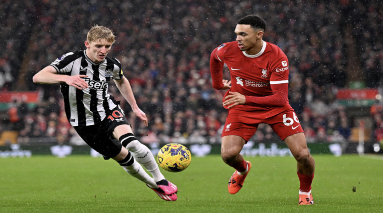 Νέες ενοχλήσεις στο γόνατο ο Trent Alexander-Arnold