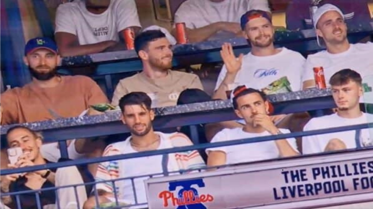 Σε αγώνα baseball στη Φιλαδέλφεια βρέθηκαν οι παίκτες της Liverpool