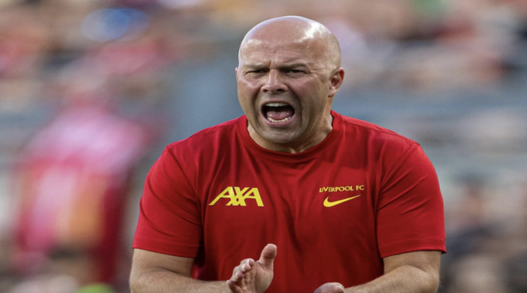 Slot: «Ο Hughes δουλεύει σκληρά για τις μεταγραφές»