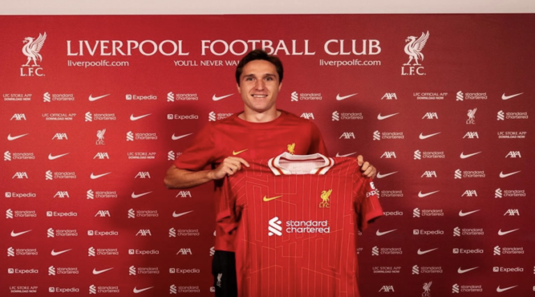 Η παρακάμερα της υπογραφής του Chiesa στη Liverpool (vid)