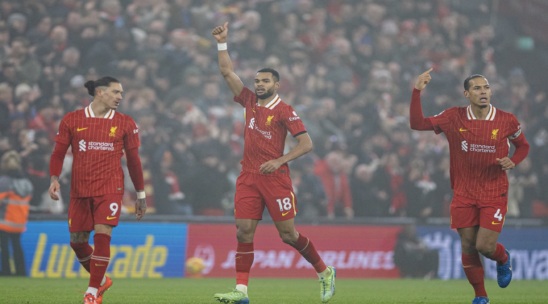 Τέσσερεις παίκτες της Liverpool στο όριο καρτών