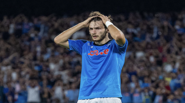 «Η Liverpool θα εξέταζε την περίπτωση του Kvaratskhelia»