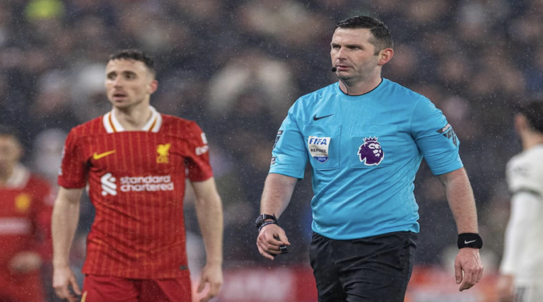 Ο Michael Oliver στο Merseyside Derby
