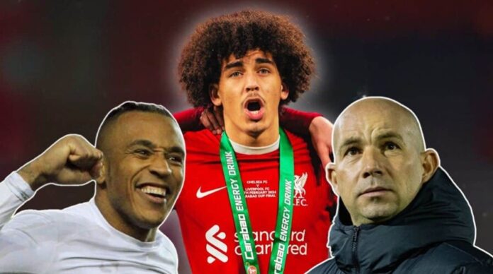 O Mark-Bridge-Wilkinson (δεξιά).