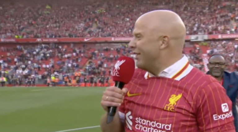 Ο Arne Slot τραγούδησε το όνομα του Klopp! (vid)