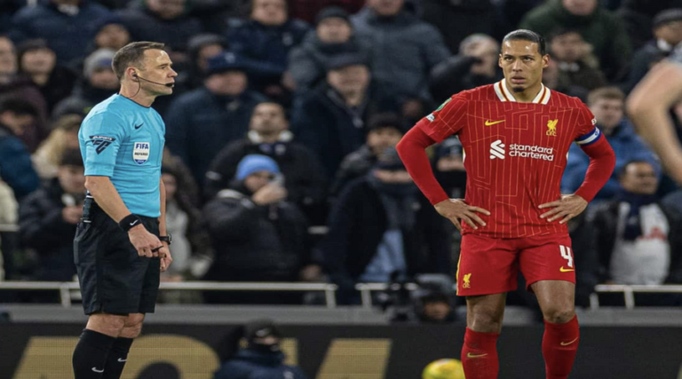Ο Stuart Attwell στο Liverpool – Brighton 