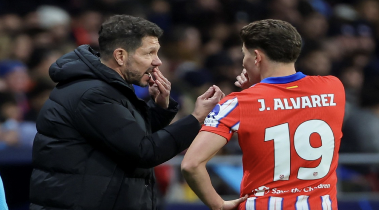 Simeone: «Liverpool και άλλες 3 ομάδες θέλουν τον Alvarez»