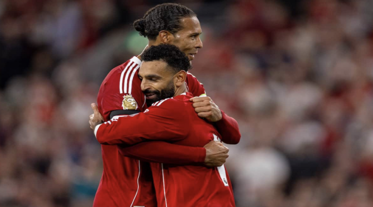 Ο van Dijk αποθέωσε τους Θρύλους Salah και Robertson