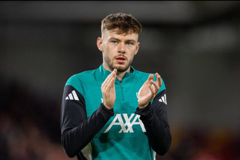 Με Conor Bradley κόντρα στη Leeds
