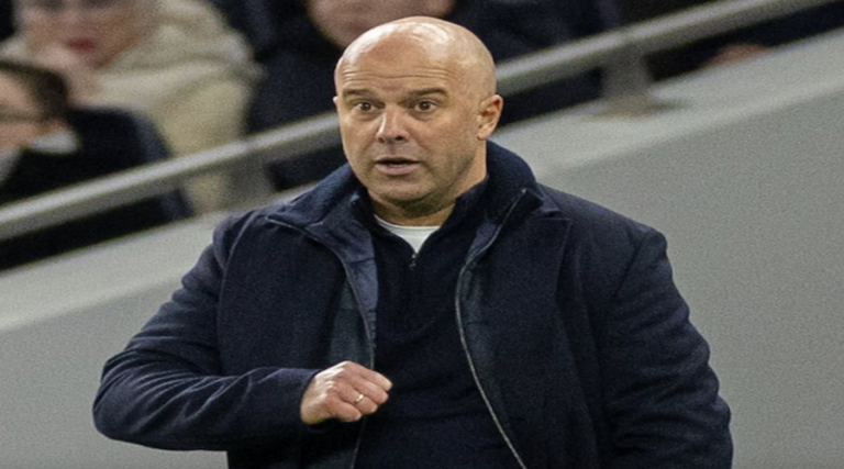 Slot: «Στο τέλος ήταν σαν να παίζαμε εμείς με 9 παίκτες»