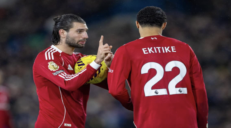 Με Szoboszlai δεξί μπακ και Ekitike στην κορυφή ξεκινούν Reds