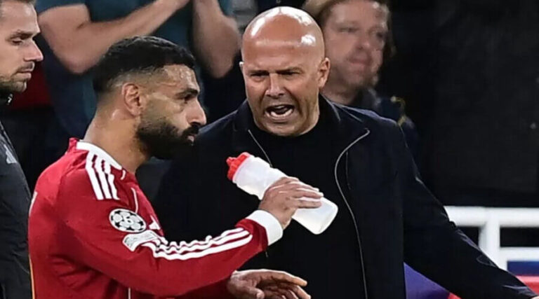 Ο Slot απάντησε στις δηλώσεις των van Dijk και Salah