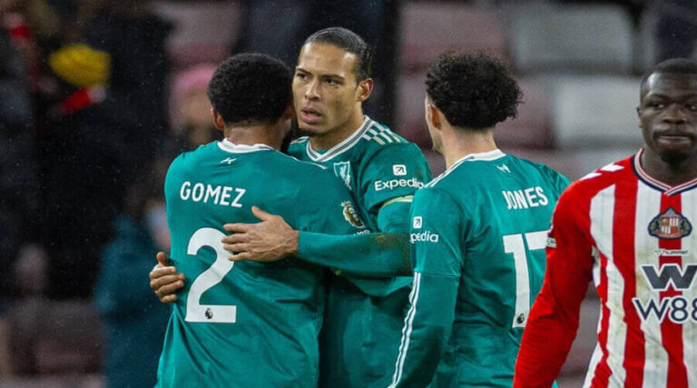 Με 3 στόπερ αλλά χωρίς Salah η ενδεκάδα των Reds
