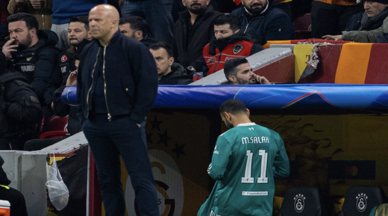Σκιές στα αποδυτήρια της Liverpool