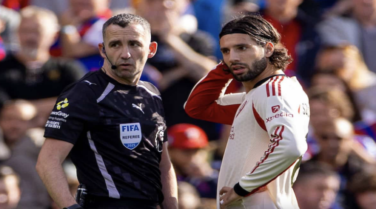 Ο Chris Kavanagh στο Aston Villa – Liverpool